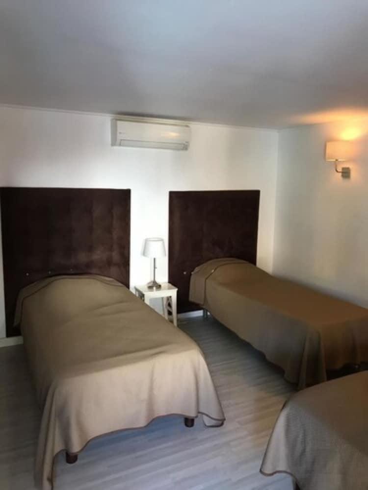 Hotel Le Medieval Aigues-Mortes Exterior foto