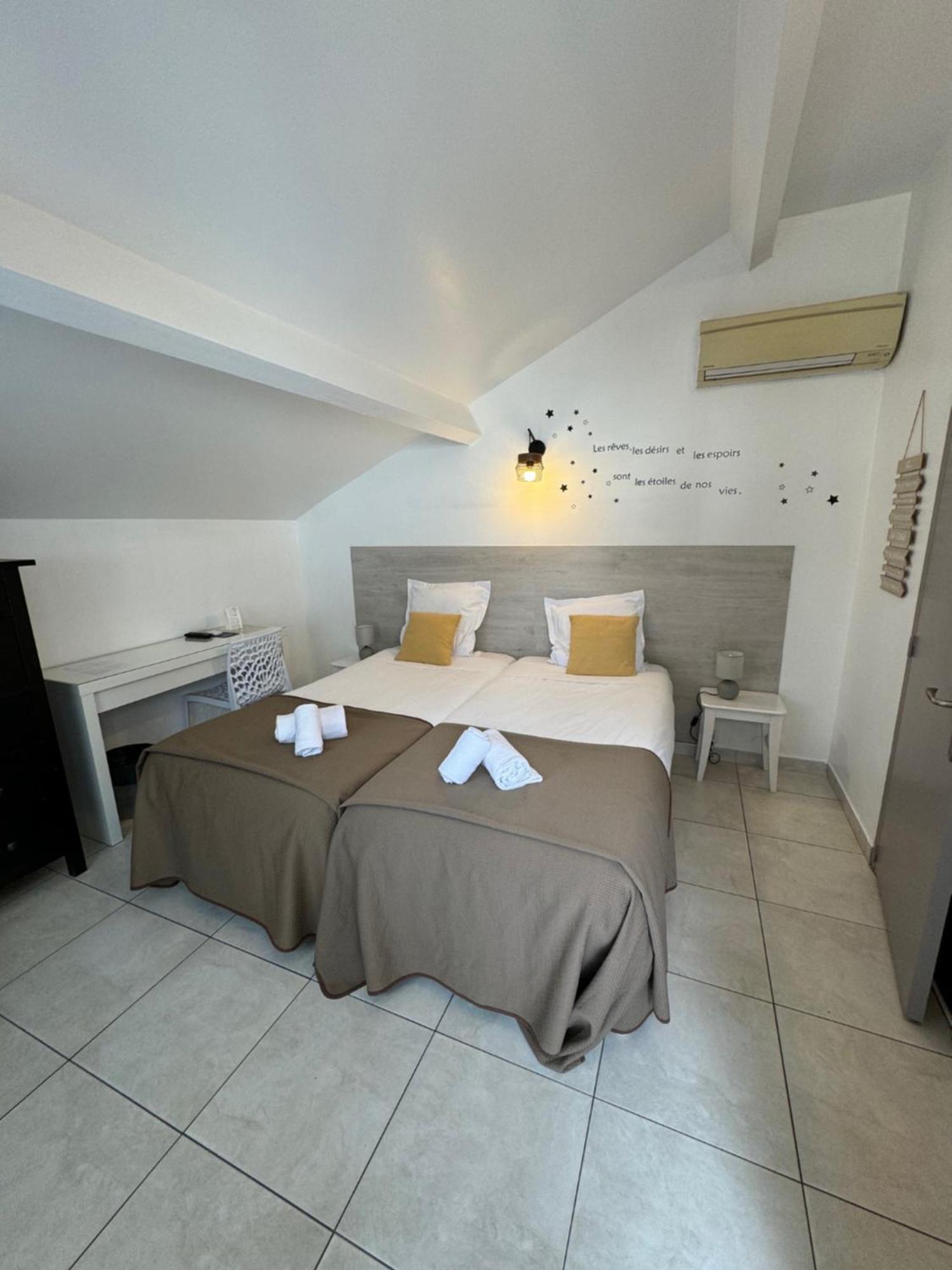 Hotel Le Medieval Aigues-Mortes Exterior foto