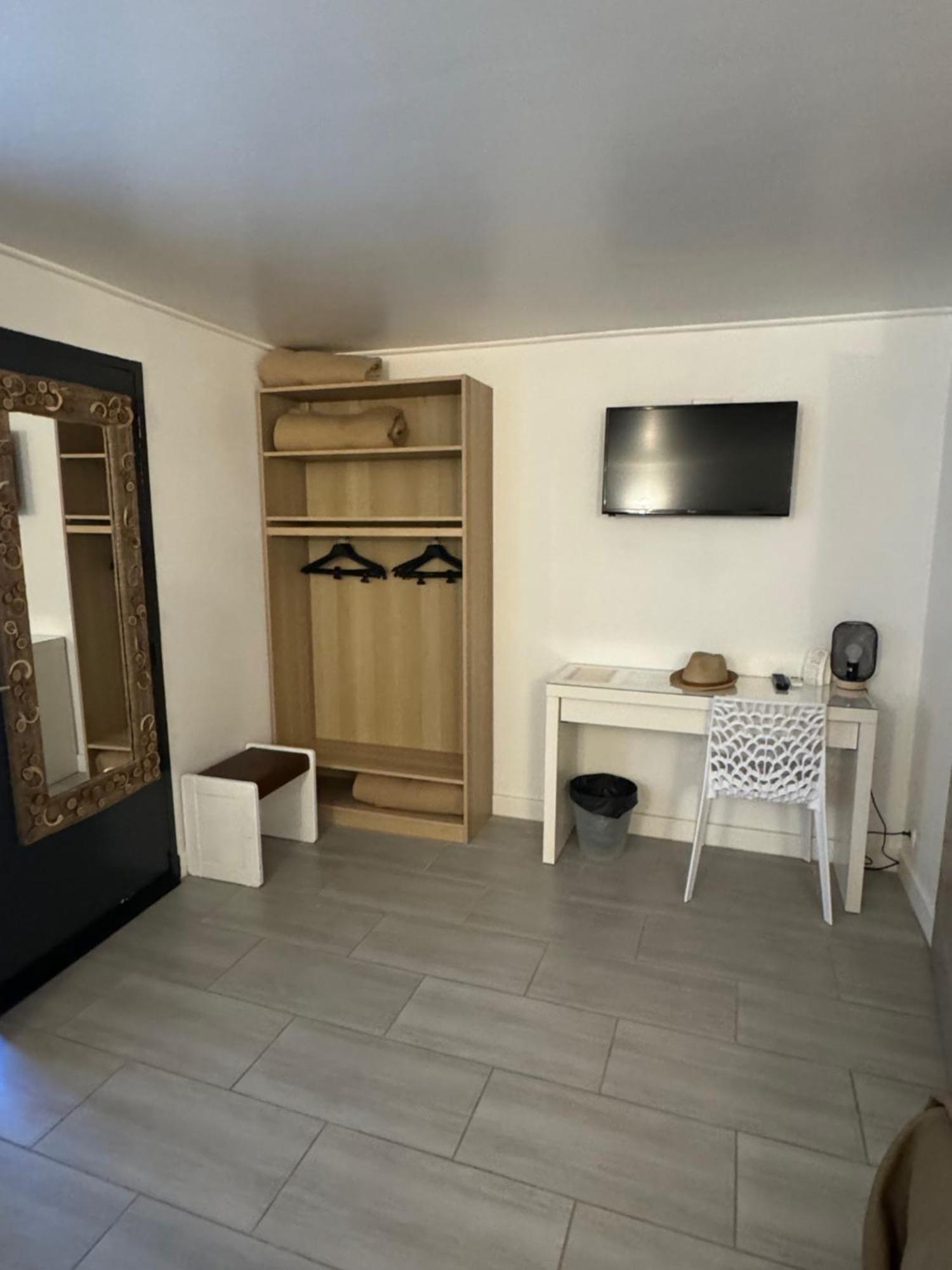 Hotel Le Medieval Aigues-Mortes Exterior foto